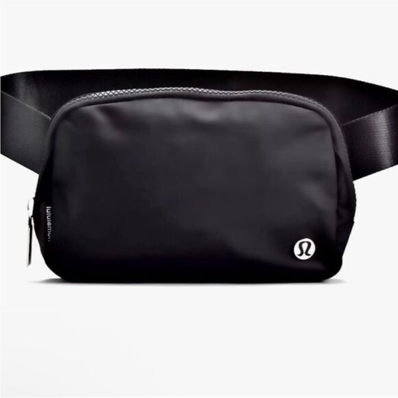 NWT New Lululemon Everywhere Belt Bag, Black w/Silver Hardware 1L Bum Bag - Picture 2 of 14